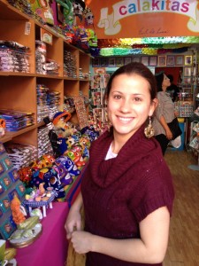Esme: a smiley Mexican singer Esme: a smiley Mexican singer