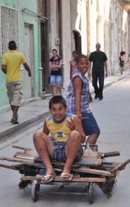 Kinds playing in the streets of Havana